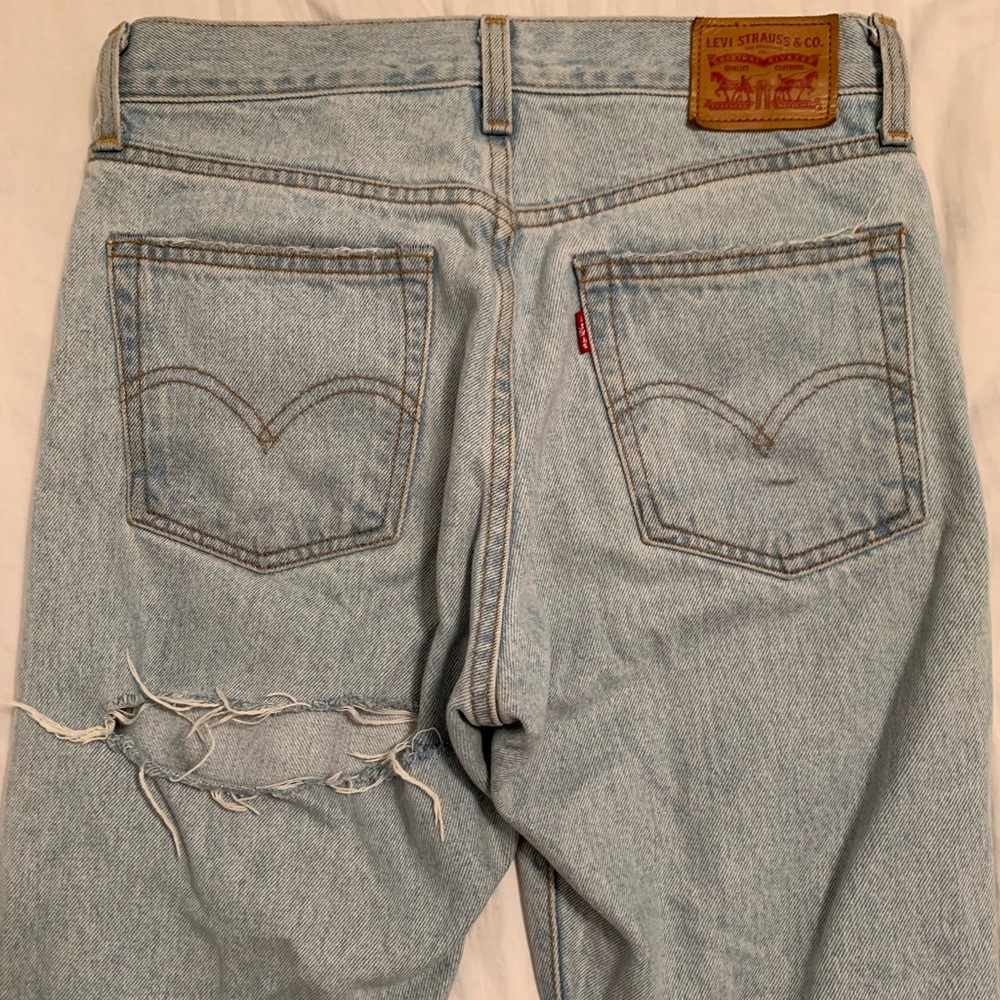 LEVI but slit, ripped jeans Size 26